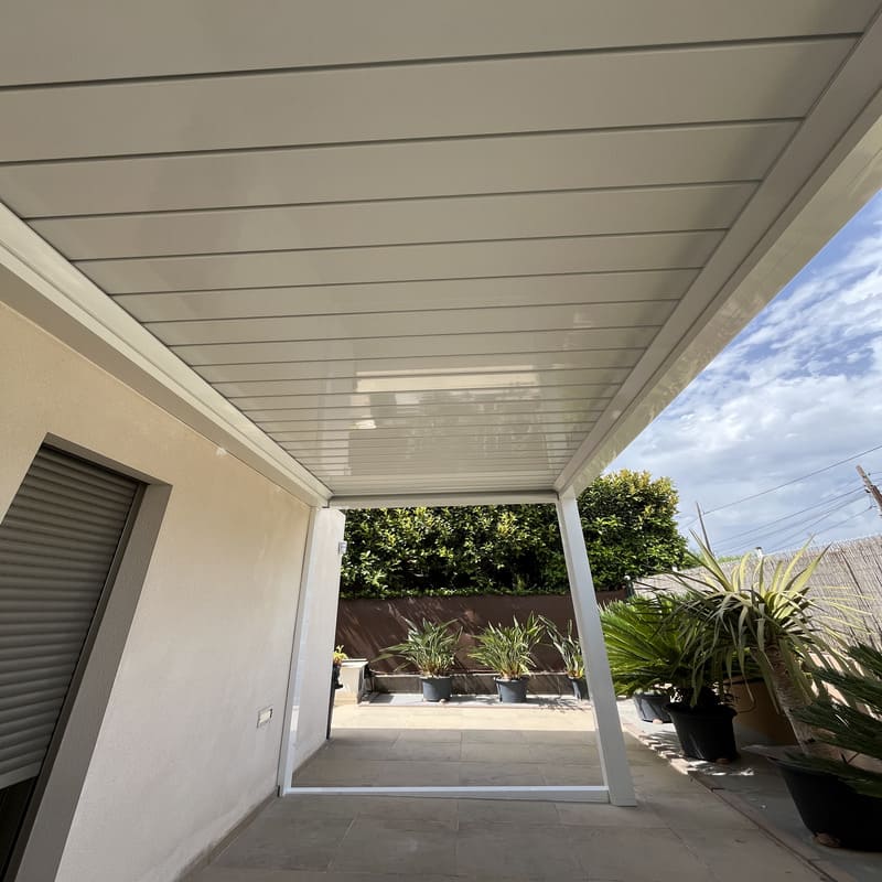 Lamas de Pergola bioclimatica blanca