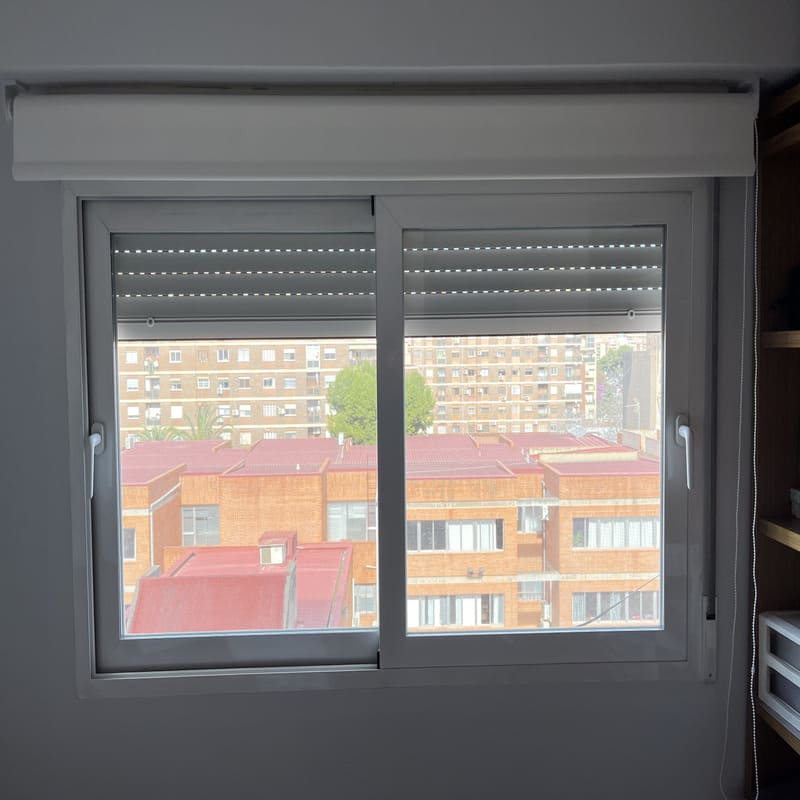 estor enrollable translucido blanco cascada