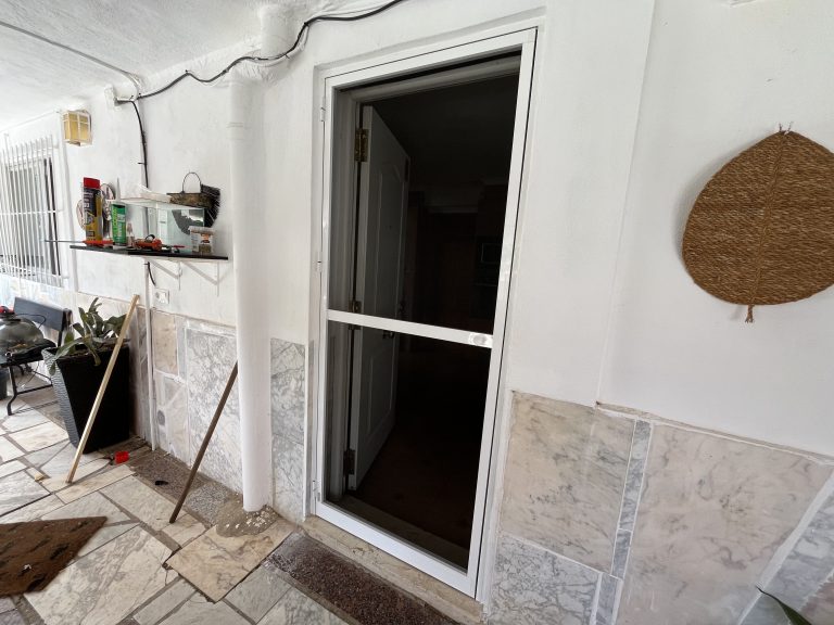 Mosquitera abatible blanca