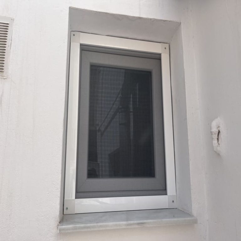 Mosquitera fija blanca