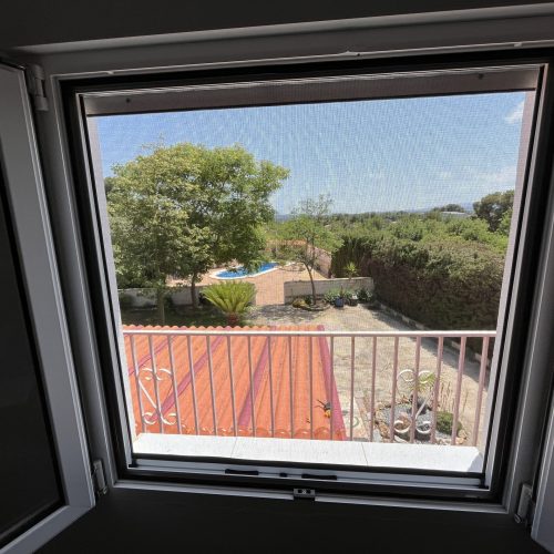 Mosquitera enrollable para ventana