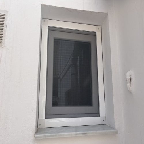 Mosquitera fija blanca